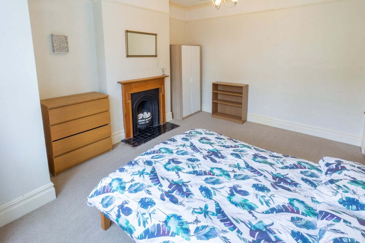 Flat Stapleton Road in Greater London