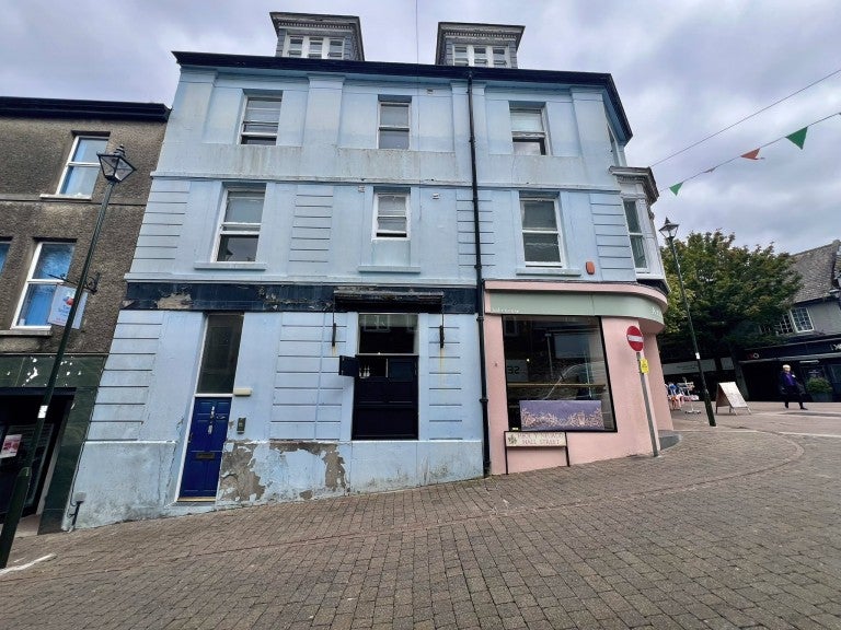 Flat Hall Street in Carmarthen