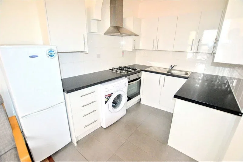 Flat Holbrooke Court in Greater London