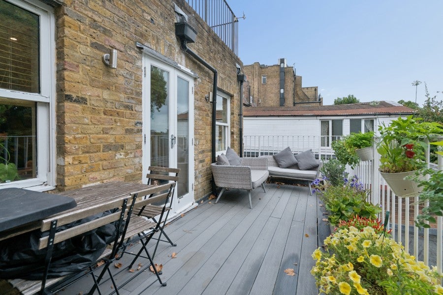 Flat Hill Rise in Greater London