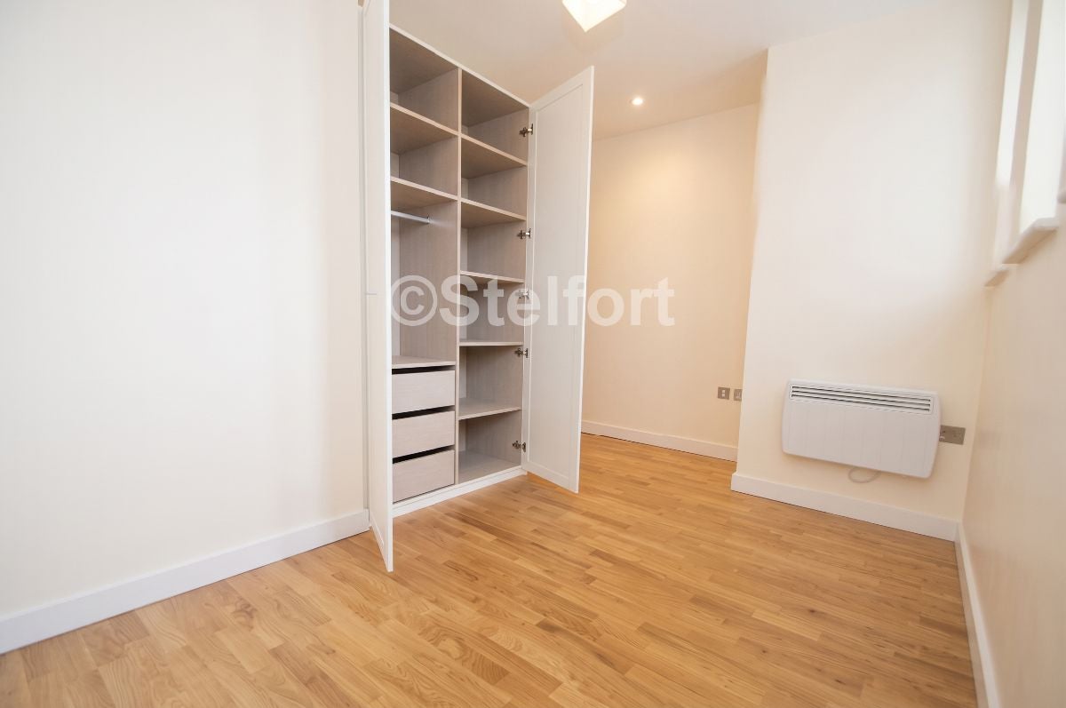 Flat Sussex Way in Greater London