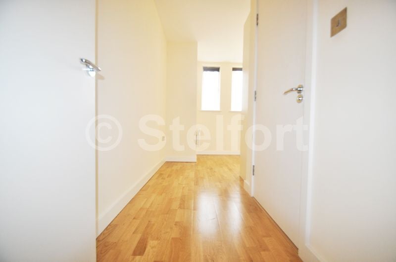 Flat Sussex Way in Greater London