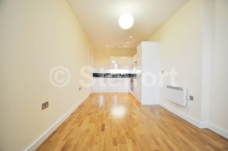 Flat Sussex Way in Greater London