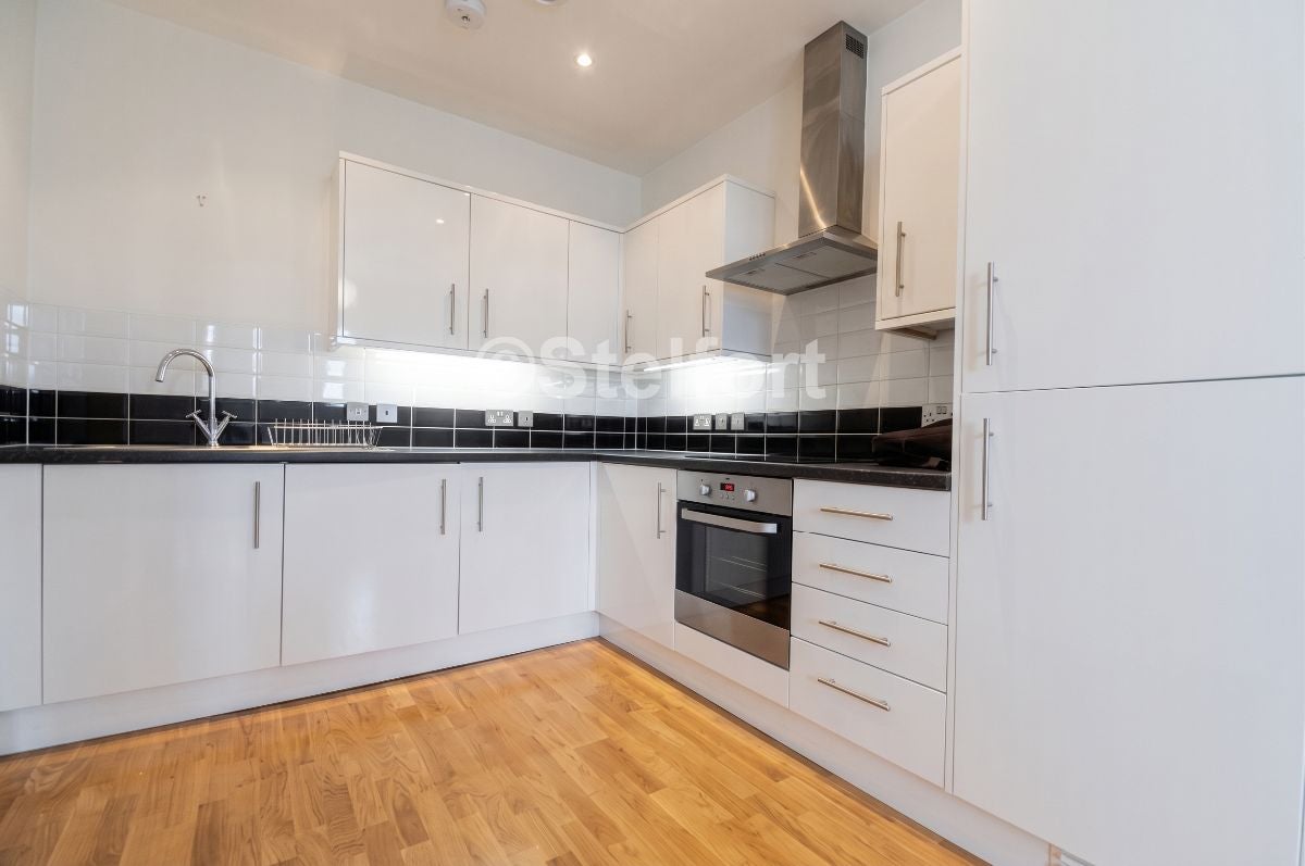 Flat Sussex Way in Greater London