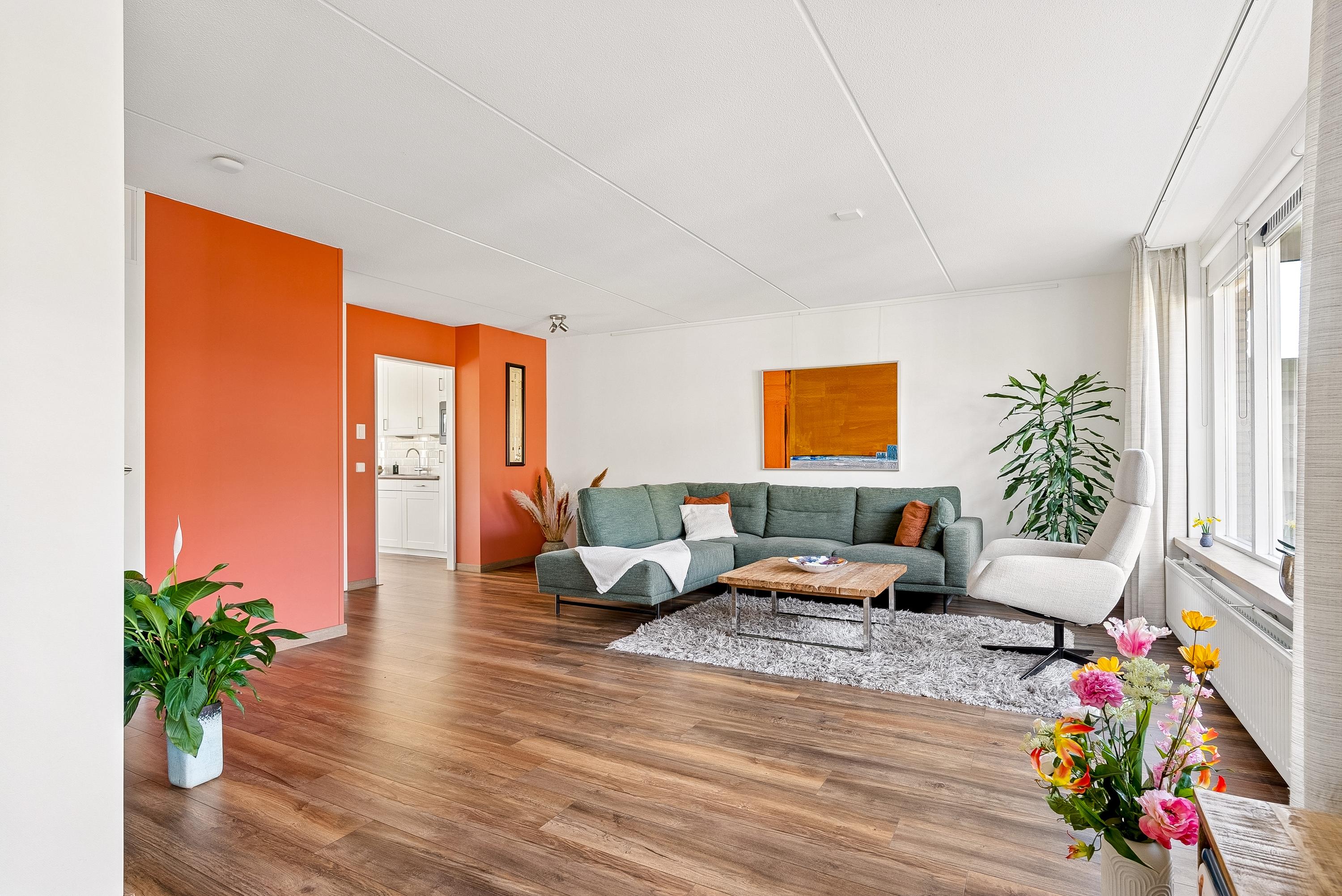Twee-onder-één-kap te koop: Leendert Valstarstraat 19, Almere
