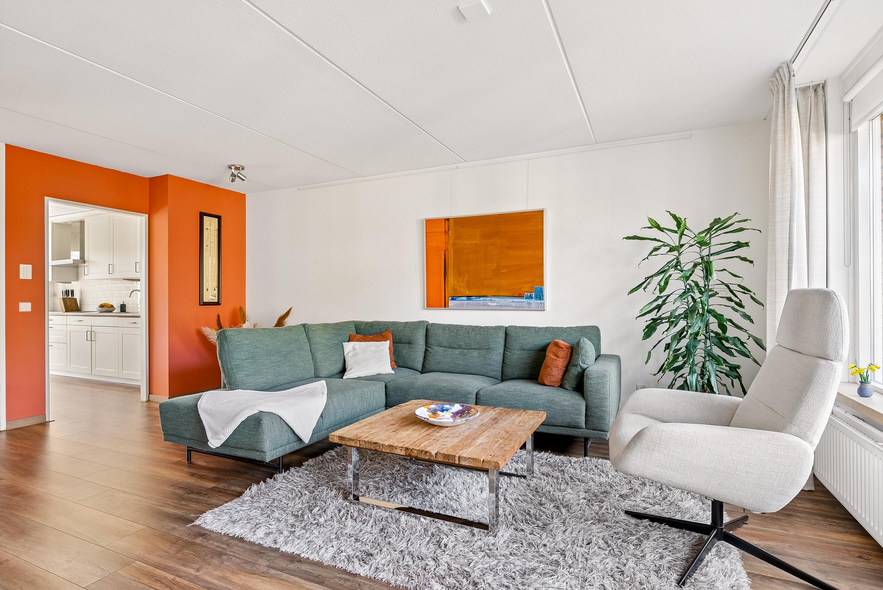 Twee-onder-één-kap te koop: Leendert Valstarstraat 19, Almere