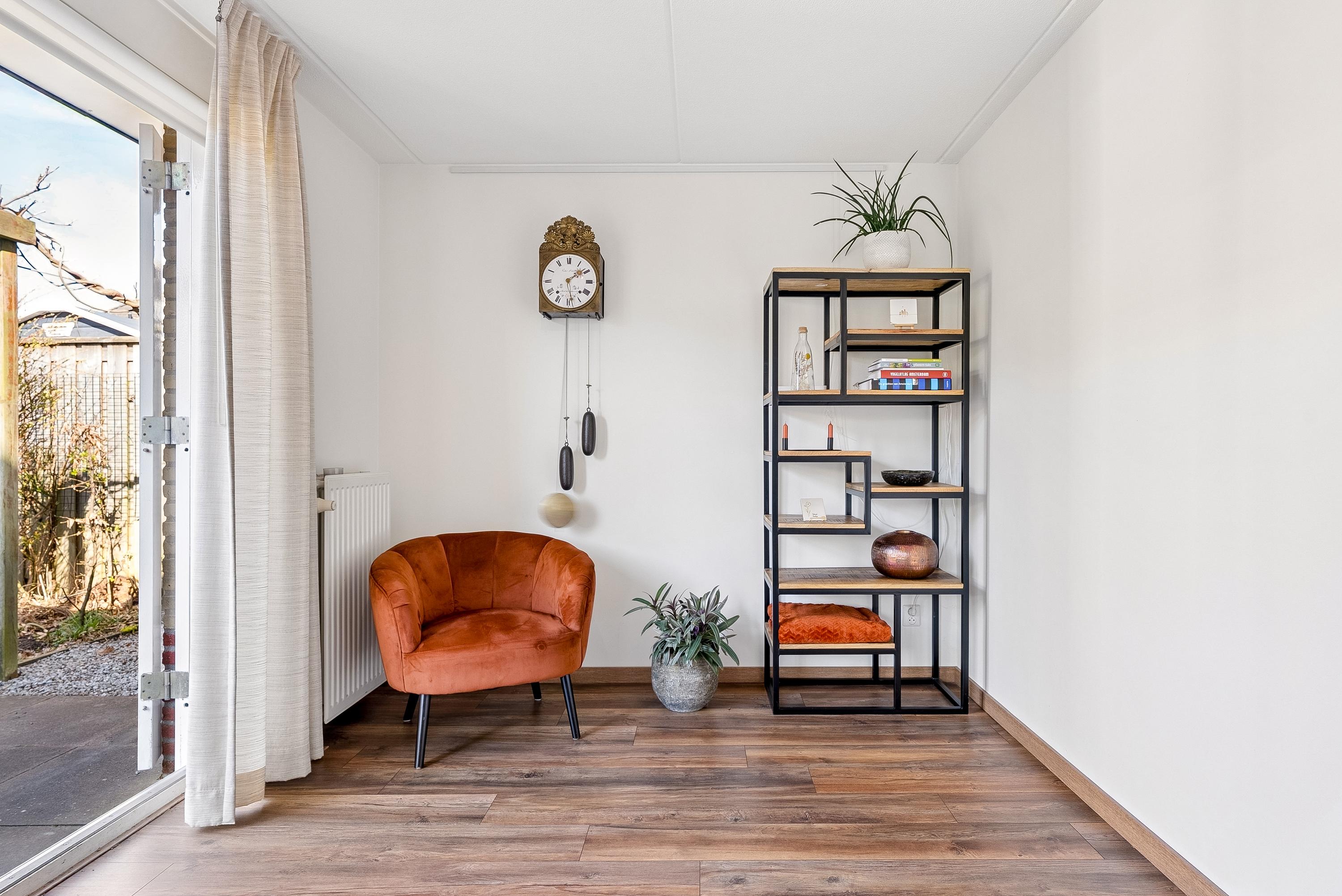 Twee-onder-één-kap te koop: Leendert Valstarstraat 19, Almere