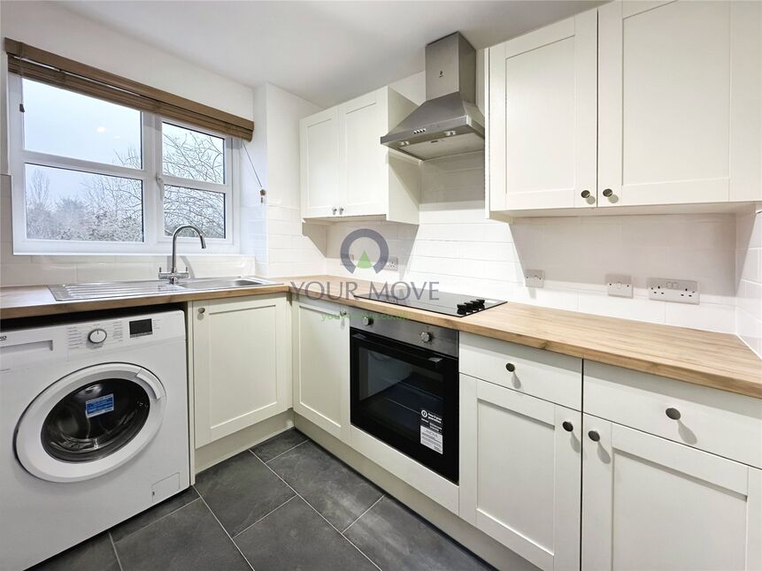 Flat Thyme Close in Greater London