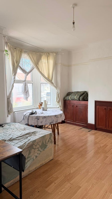 Room Lea Bridge Road in Greater London