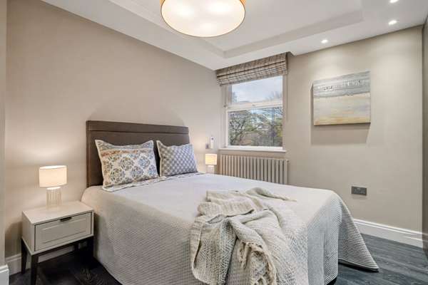 Flat Finchley Road in Greater London
