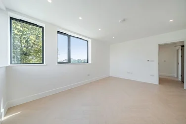 Flat Pitt Crescent in Greater London