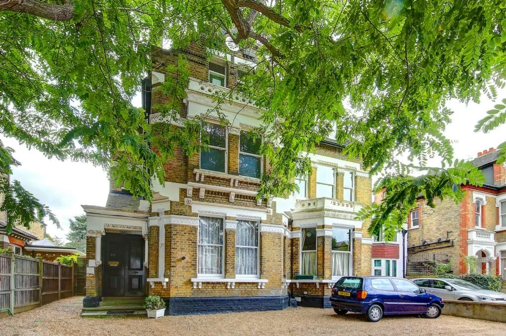 Flat Earlsfield Road in Greater London
