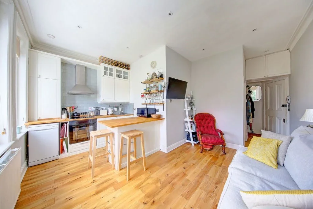 Flat Earlsfield Road in Greater London