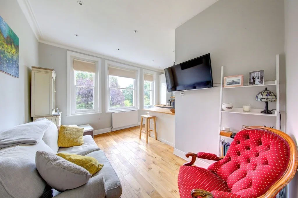 Flat Earlsfield Road in Greater London
