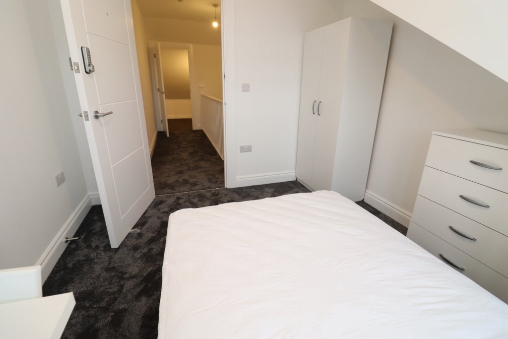 Room Globe Road in Greater London