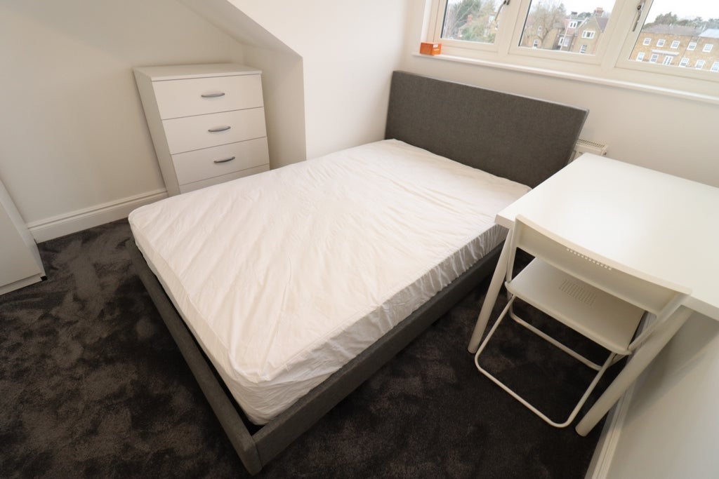 Room Globe Road in Greater London