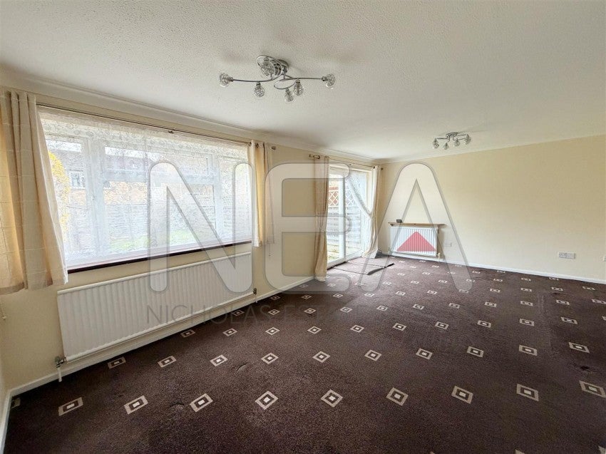 House Quantock Avenue in Reading