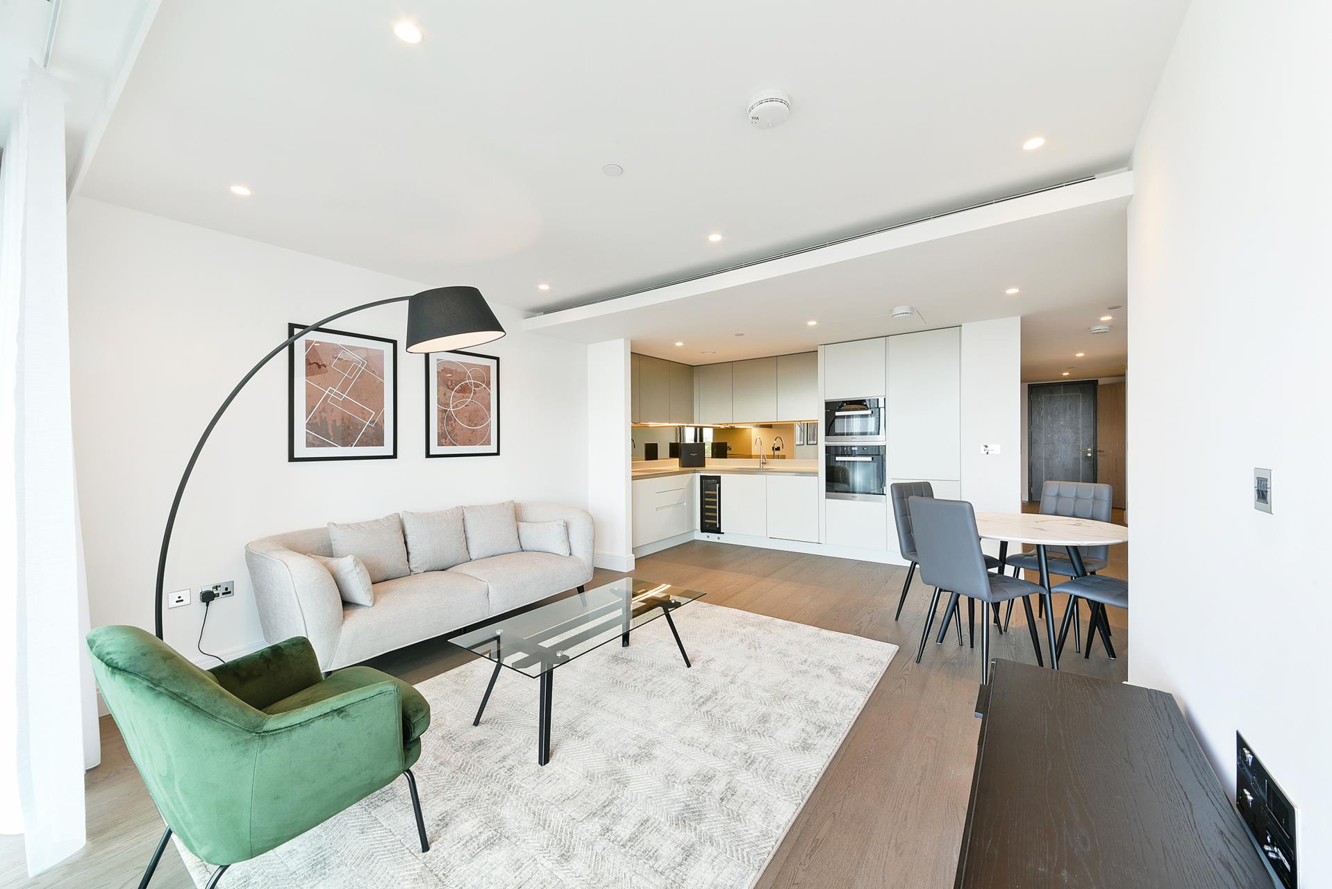 Flat Albert Embankment in Greater London