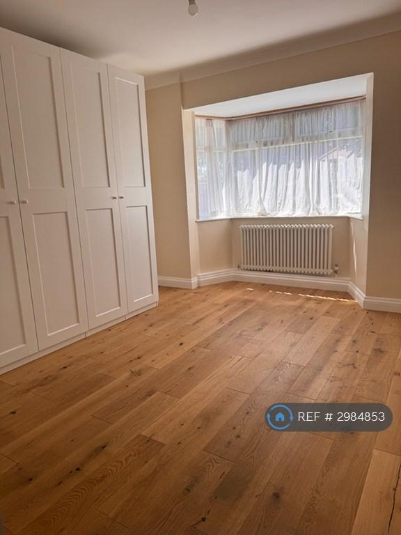 House Elmfield Road in Hertsmere
