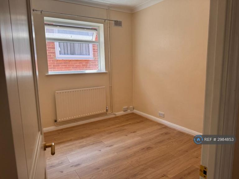 House Elmfield Road in Hertsmere