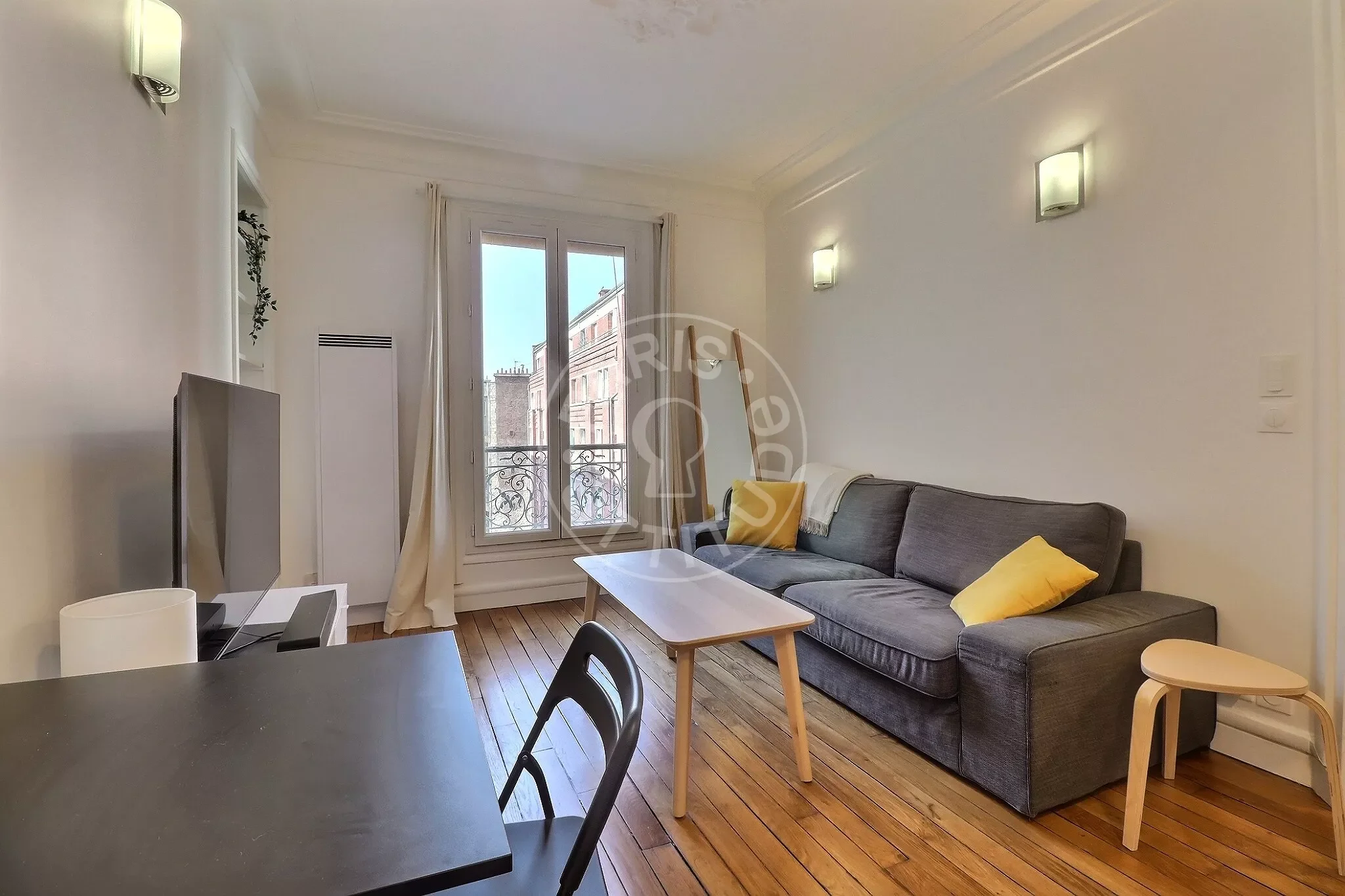 Flat Rue de Chabrol in Paris