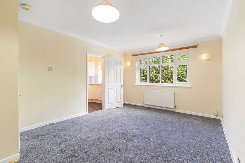Flat Fernleigh Close in Greater London
