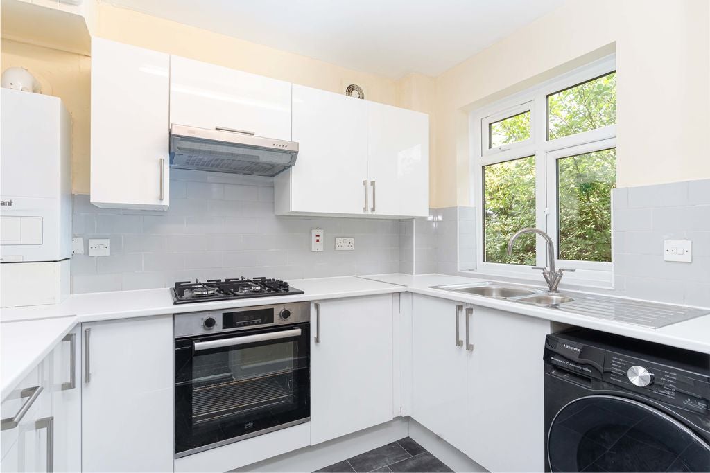 Flat Fernleigh Close in Greater London