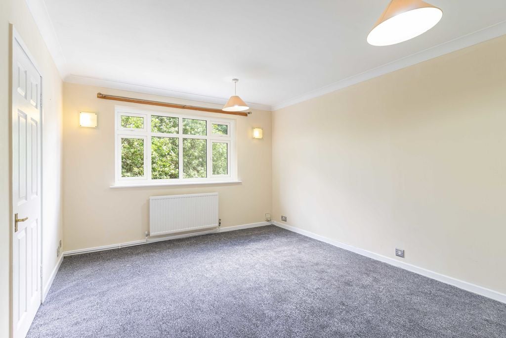 Flat Fernleigh Close in Greater London