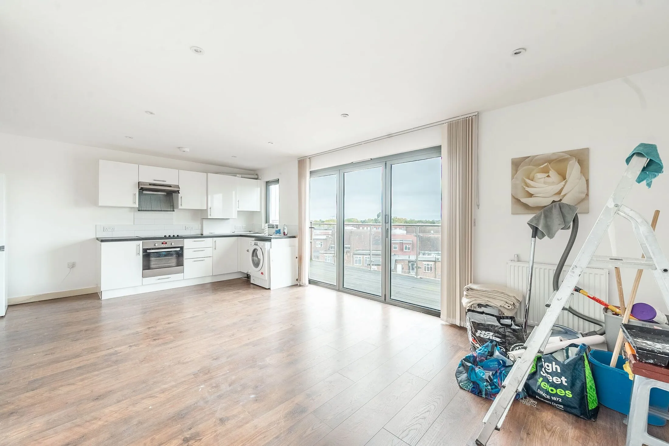 Flat Imperial Drive in Greater London