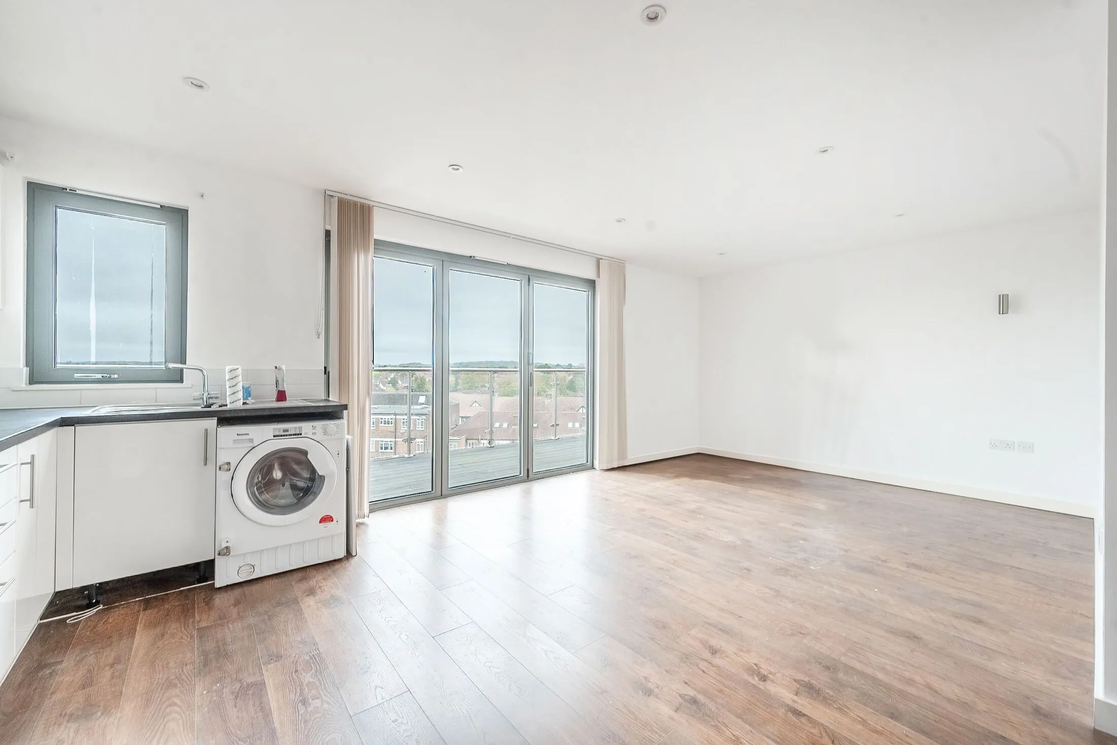 Flat Imperial Drive in Greater London