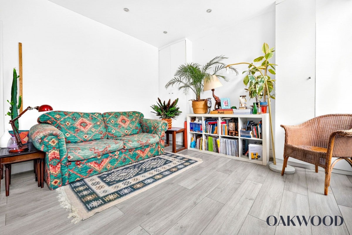 Flat Sydner Road in Greater London