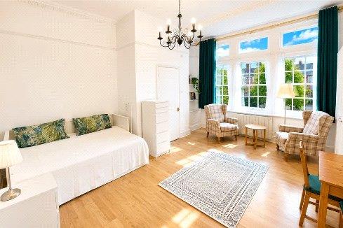 Flat Dartmouth Road in Greater London