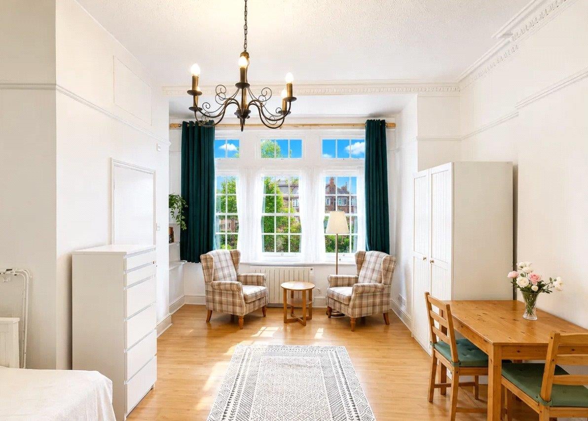 Flat Dartmouth Road in Greater London