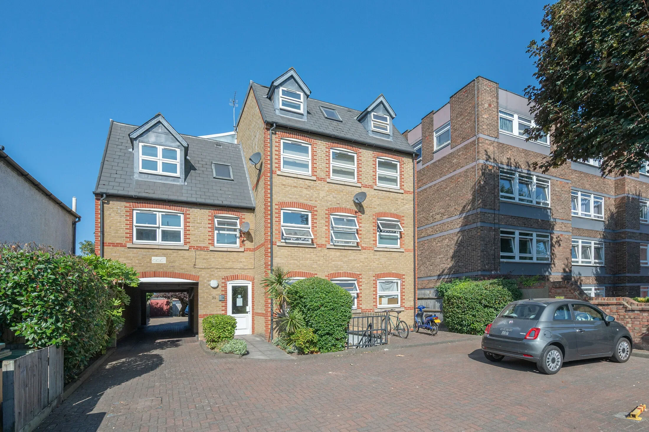 Flat Morden Road in Greater London