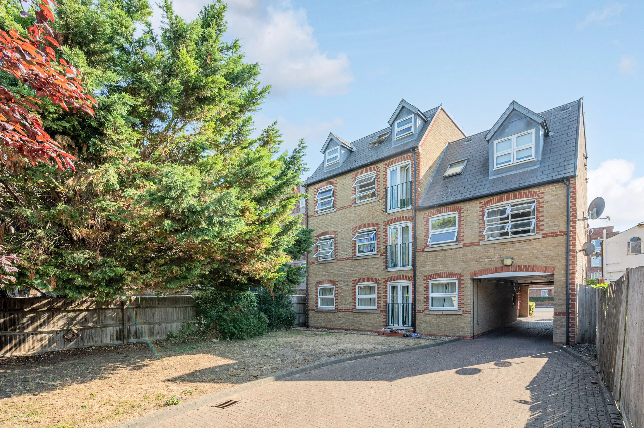 Flat Morden Road in Greater London
