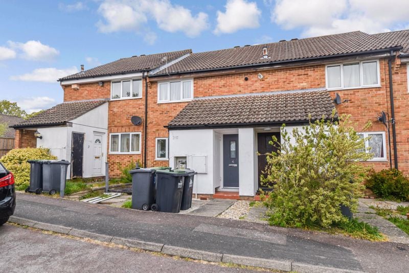 Flat Valentine Court in Waterlooville