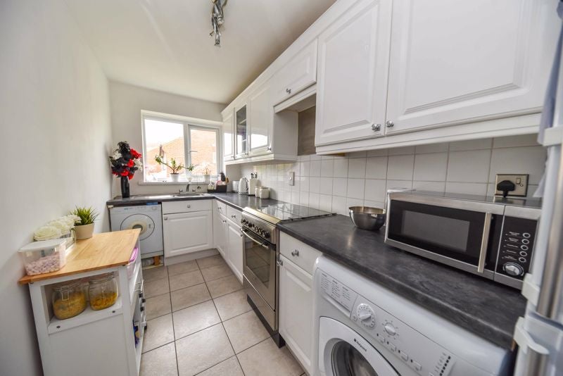Flat Valentine Court in Waterlooville