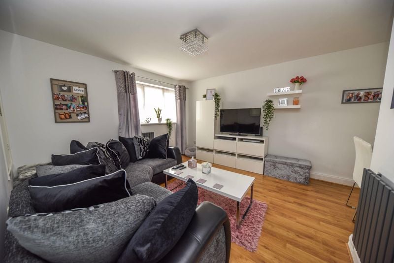 Flat Valentine Court in Waterlooville