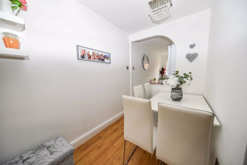 Flat Valentine Court in Waterlooville