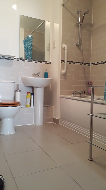 Room Point Pleasant in Greater London