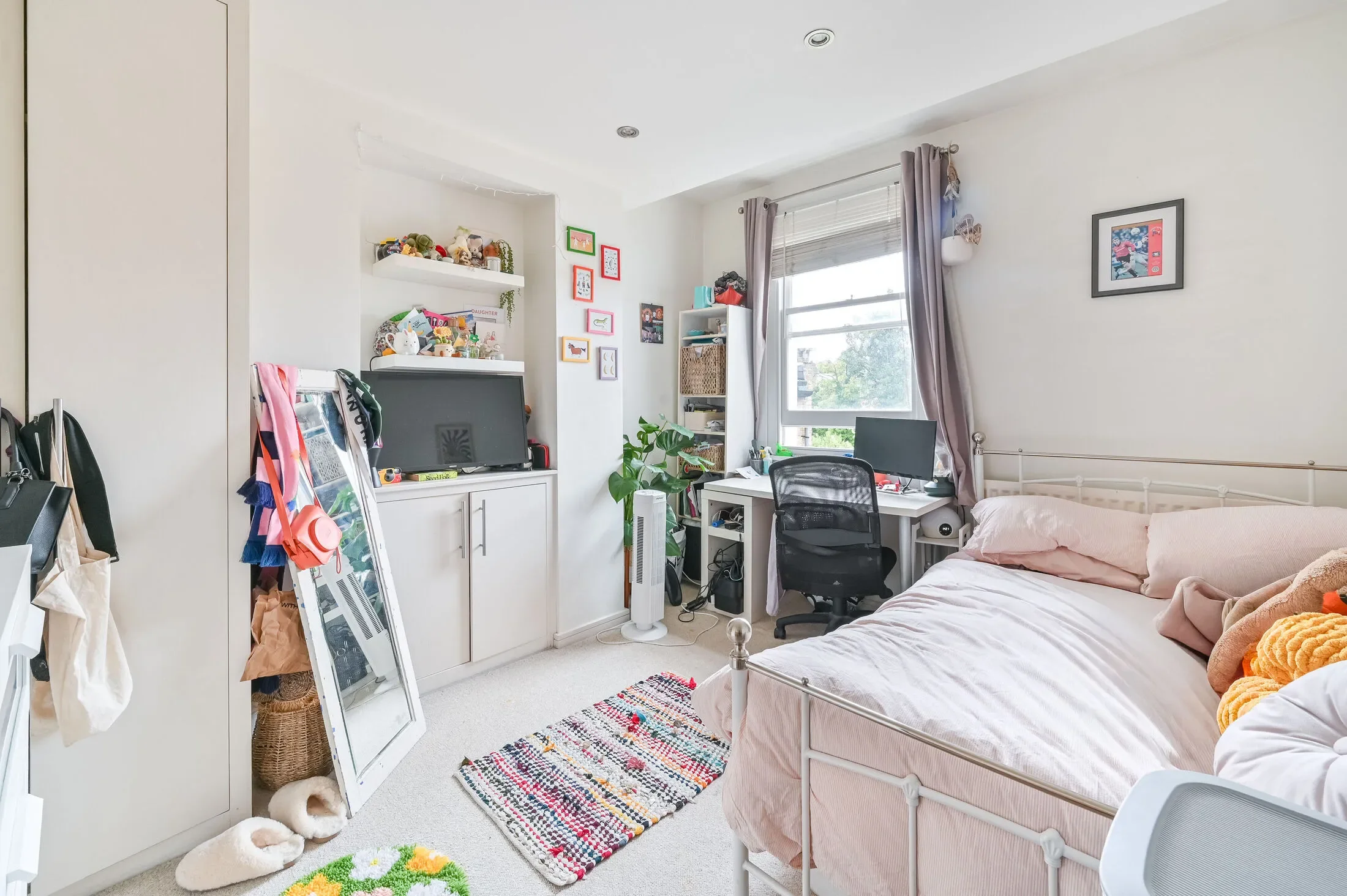 Flat Copleston Road in Greater London