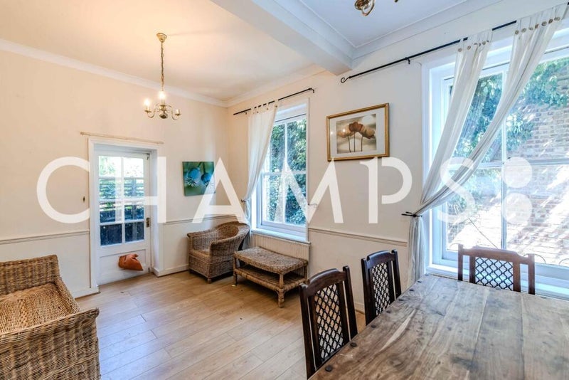 Room Stanlake Road in Greater London