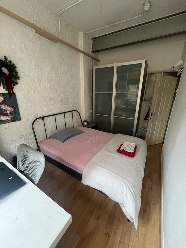 Room Bathurst Square in Greater London