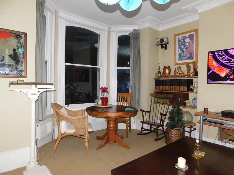 Flat Vardens Road in Greater London