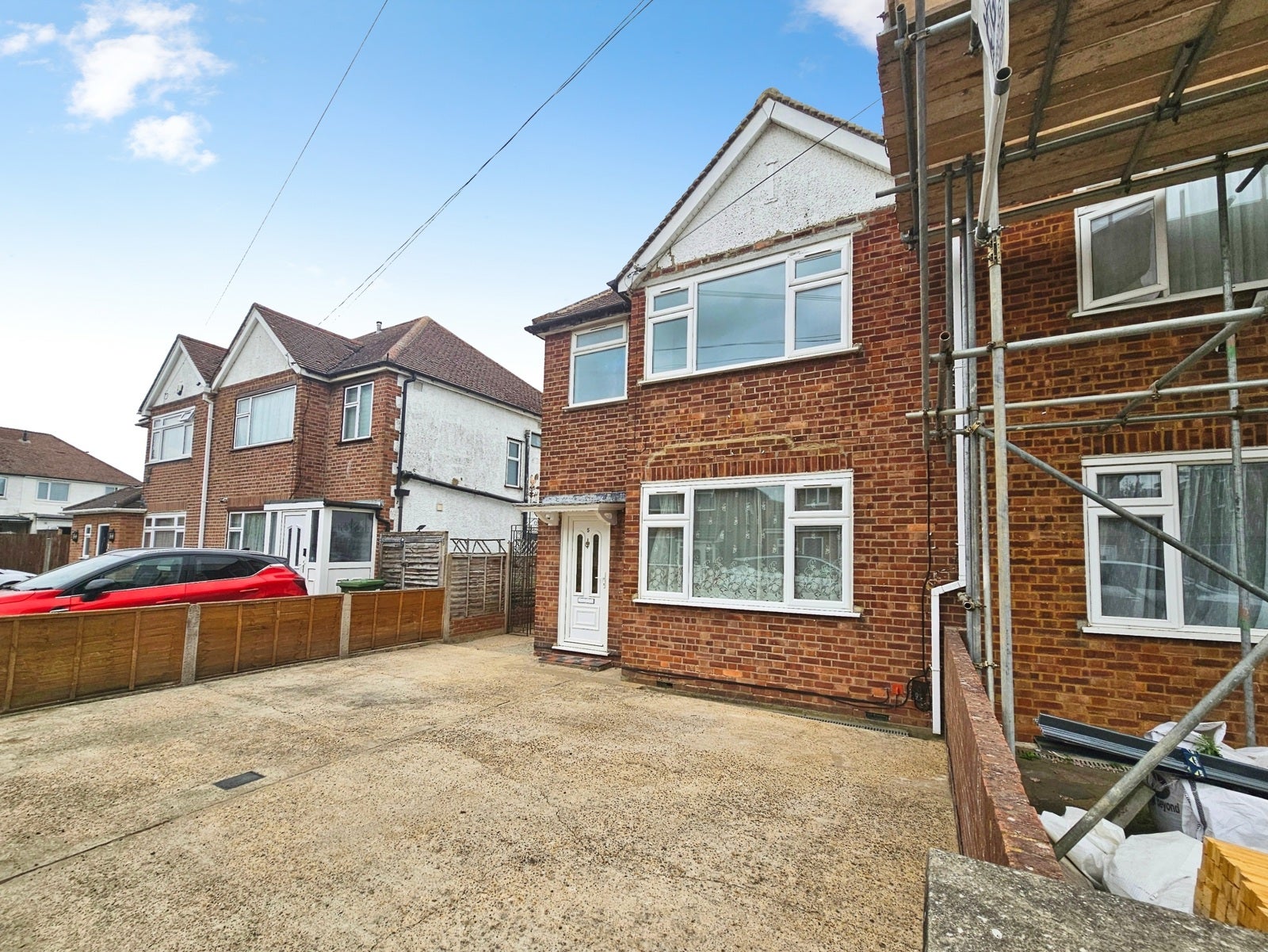 House Shortwood Avenue in Borough of Spelthorne