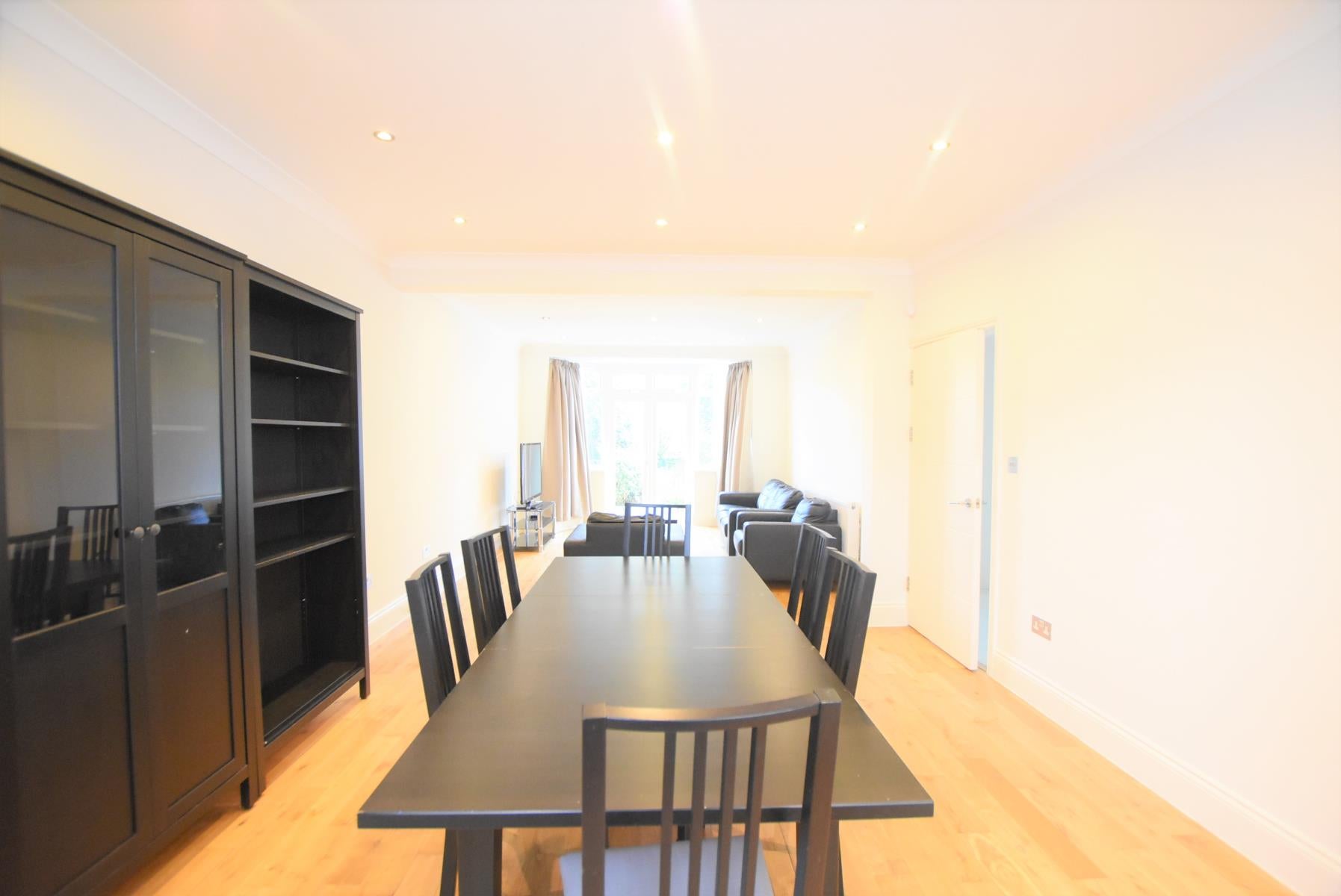 House Linkside in Greater London