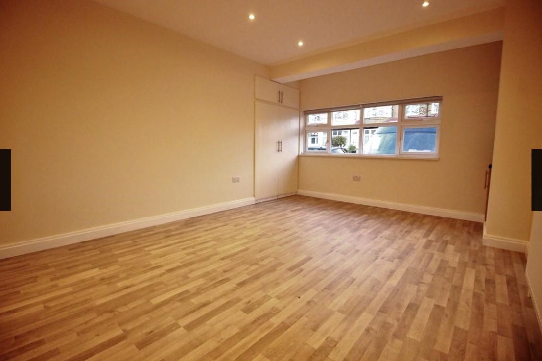 Flat Lee Road in Greater London