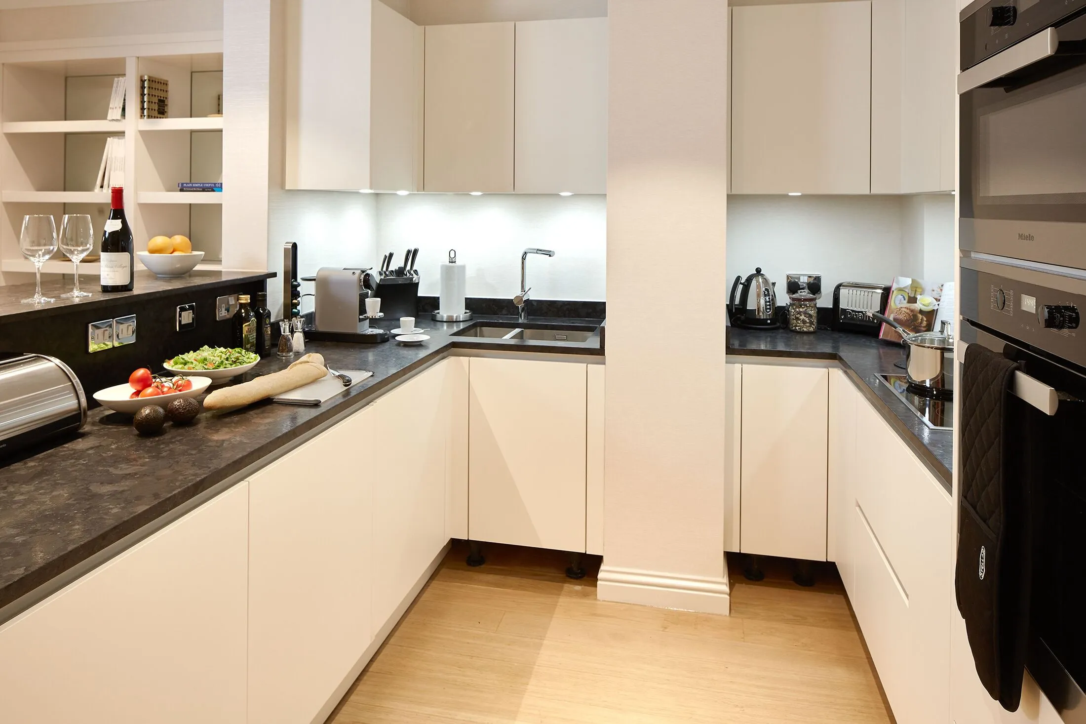 Flat Hyde Park Gate in Greater London