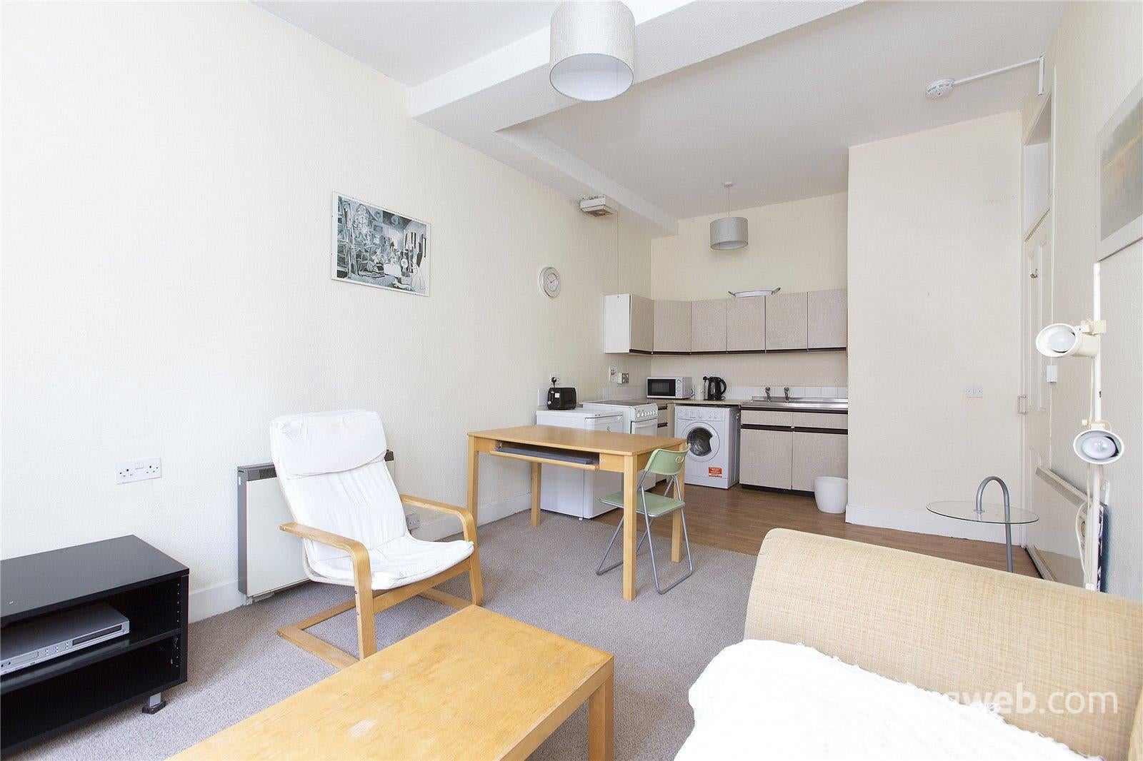 Flat Caledonian Place in City of Edinburgh