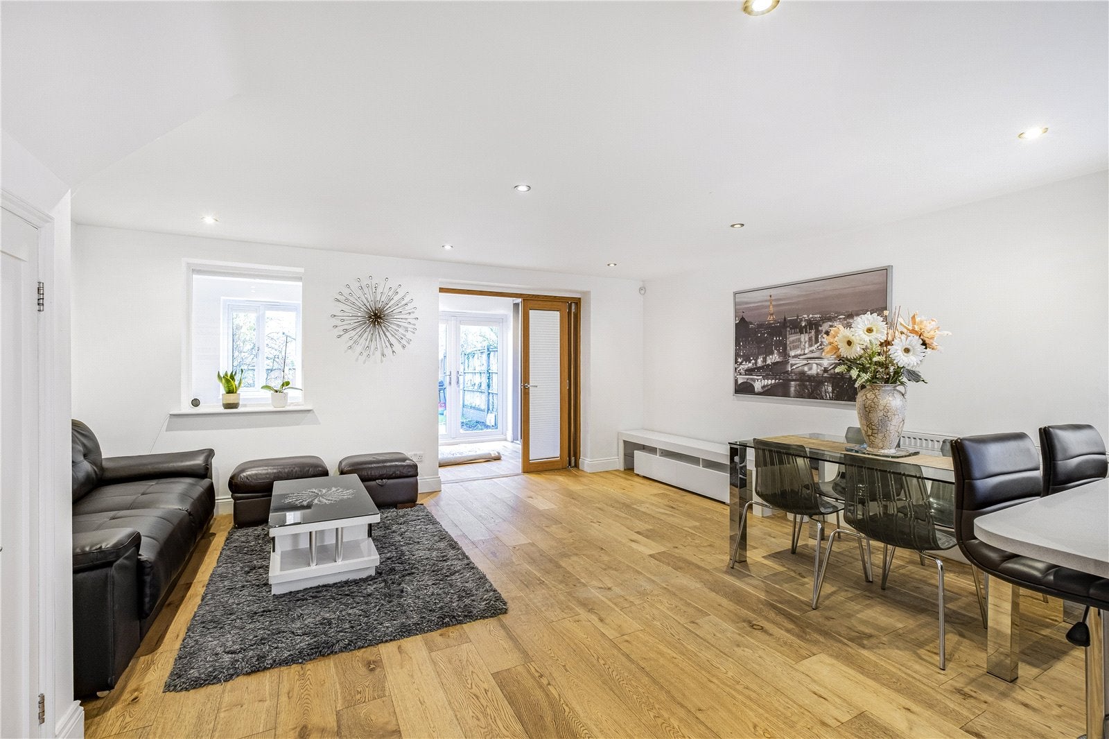 House Telegraph Place in Greater London